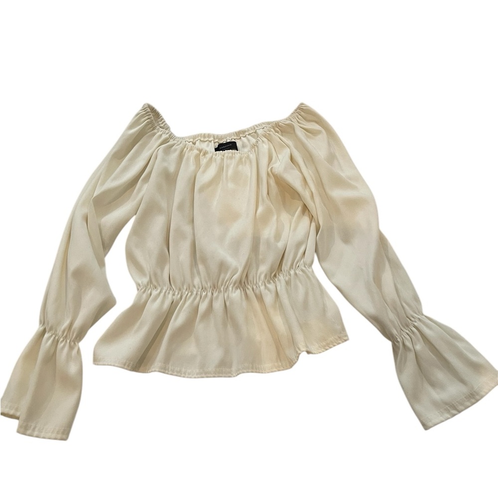 White off-shoulder long sleeve top freesize
